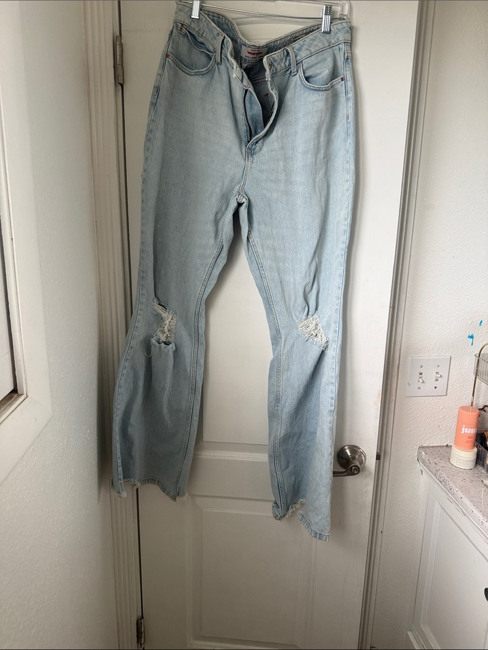 Wrangler - Light Wash Distressed Women’s Jeans